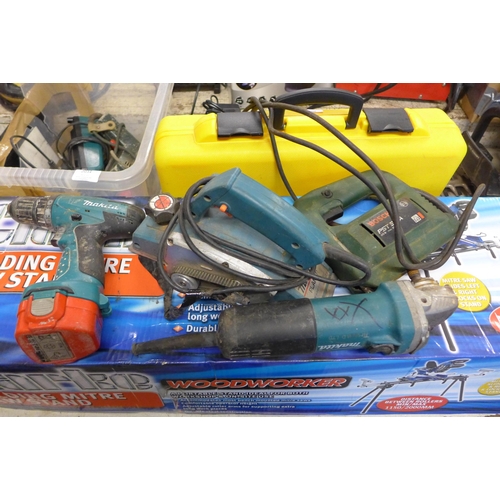 2034 - Tub of mixed electrical hand tools including 12v Makita cordless drill, Makita angle grinder, Makita... 