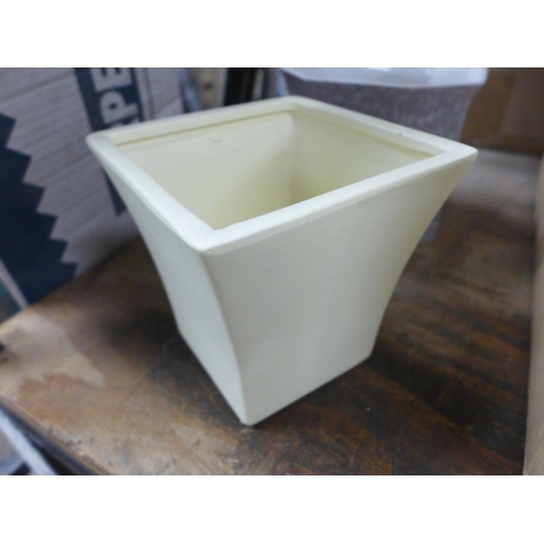 2087 - Box of assorted ceramic plant pots