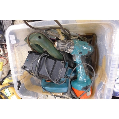 2034 - Tub of mixed electrical hand tools including 12v Makita cordless drill, Makita angle grinder, Makita... 