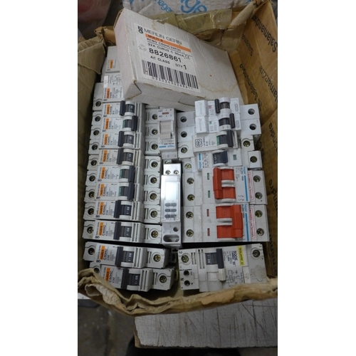 2059 - Box of assorted miniature circuit breakers (MCBs)