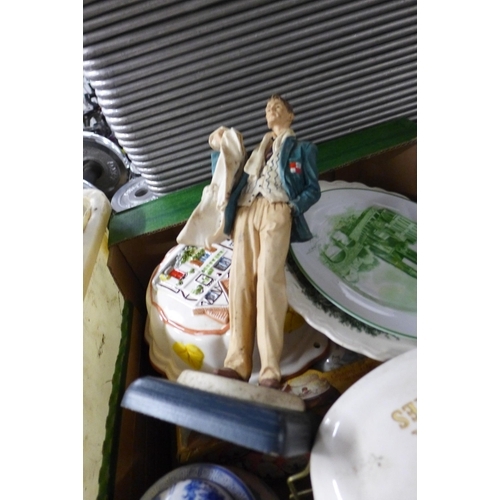 2078 - Tray of vintage misc.:- statuettes, plates, game, vase, etc.