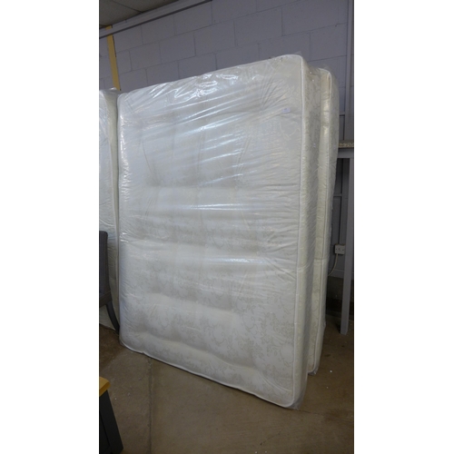 1537 - A kingsize mattress