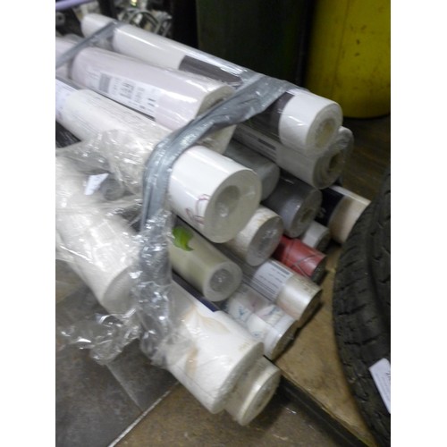 2157 - Bundle of approx. 20 rolls of wallpaper