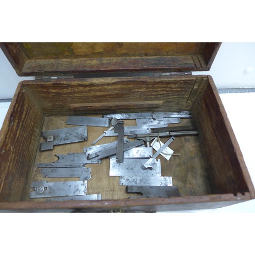 2001 - Record 405 plough plane and approximately 30 blades in hardwood case