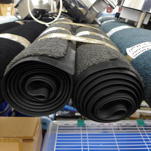 2177 - Heavy duty grey rubber back barrier mats - approx. 7ft 10