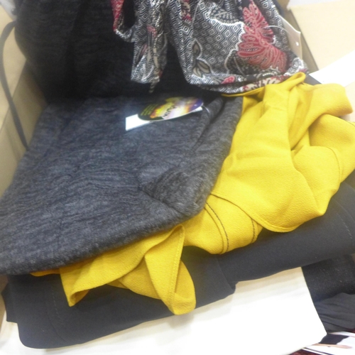 2268 - Box of approx. 20-25 pieces of miscellaneous women's clothing, includes tops, blouses, sweaters etc.... 