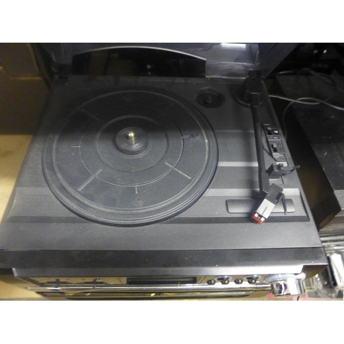 2281 - Steepletone SMC 1033 USB turntable