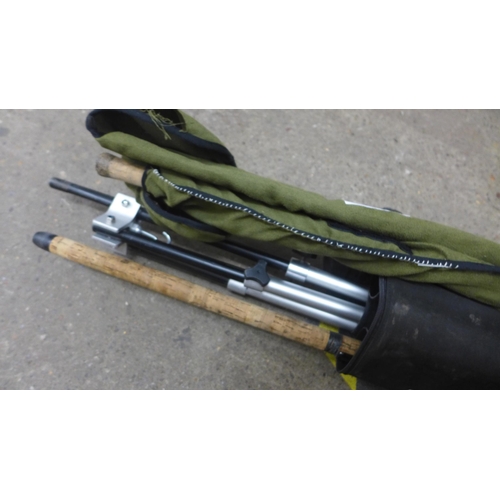 2338 - Fishing holdall with rods