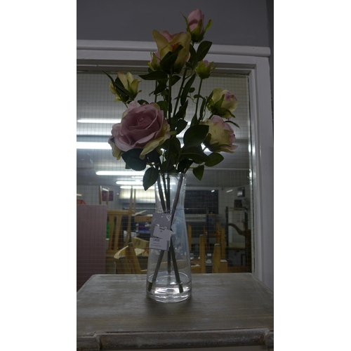 1316 - A spray of dusty pink roses in a glass vase, 60cms (5668908)   #