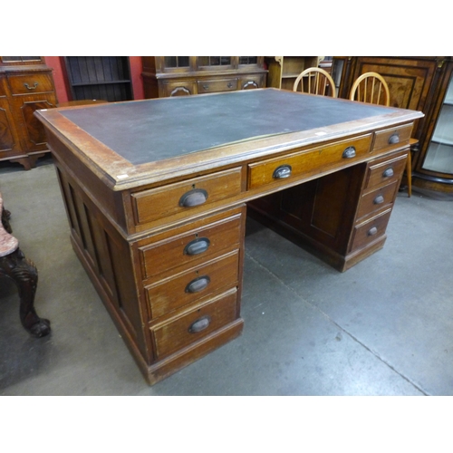 29 - An early 20th Century mahogany partners library desk