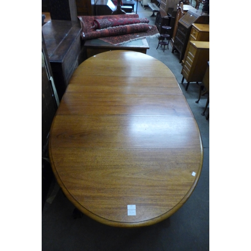 142 - A Victorian mahogany extending dining table