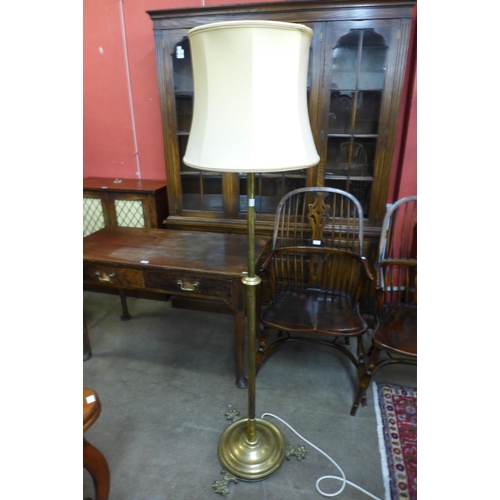 32 - An early 20th Century telescopic brass floor standing lamp