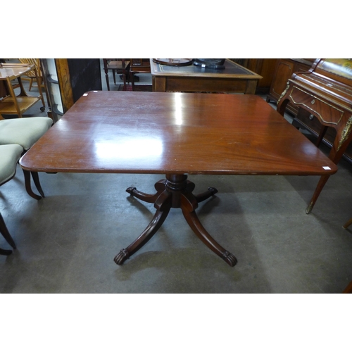 40 - A William IV mahogany rectangular dining table