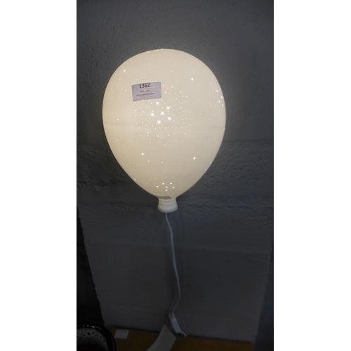 1352 - A porcelain wall hanging balloon lamp