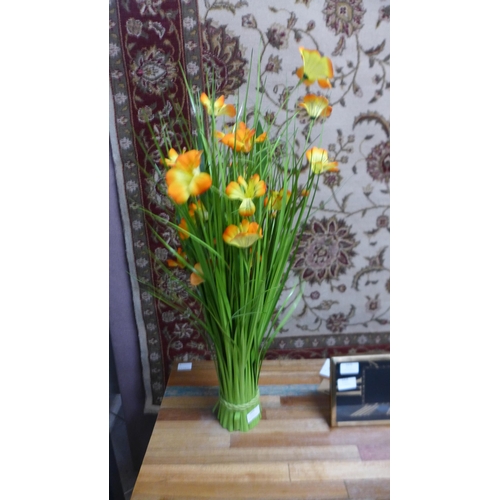 1475 - A 70cm grass sheaf of orange flowers (2360309)   #