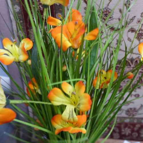 1475 - A 70cm grass sheaf of orange flowers (2360309)   #