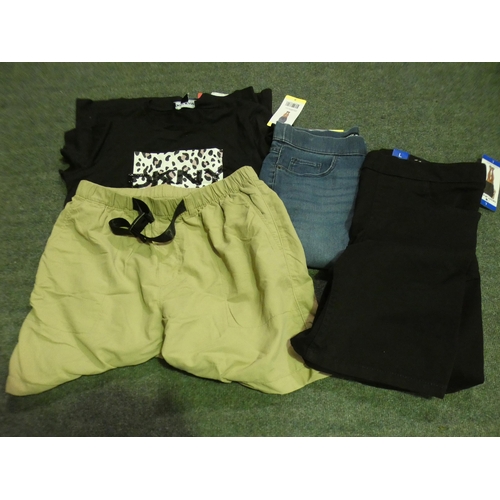 3424 - Small quantity of clothing including Levi's and DKNY     * This lot is subject to VAT