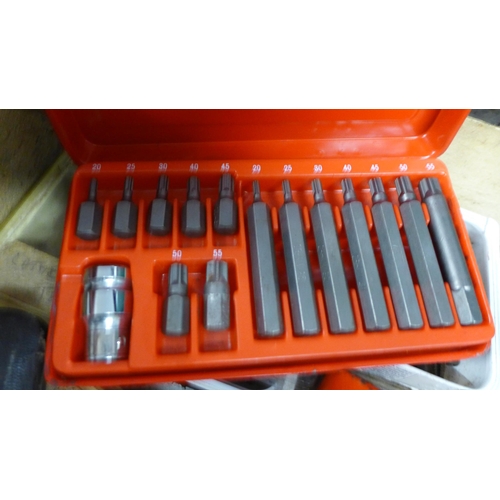 2025 - Tray of assorted engineering tools