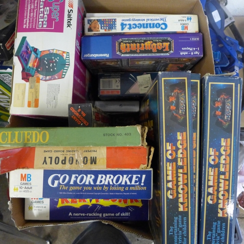 2080 - 2 Boxes of games & jigsaws, totalling approx. 20 items