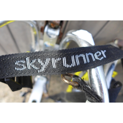 2082 - Pr. of Skyrunner stunt stilts