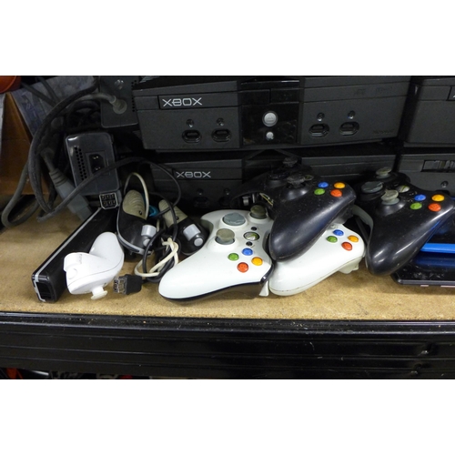 2108 - 5 Original Xbox, Wii with controllers, Nintendo DS, PSP, PS1 with controllers, PS2, Xbox 360e, Xbox ... 