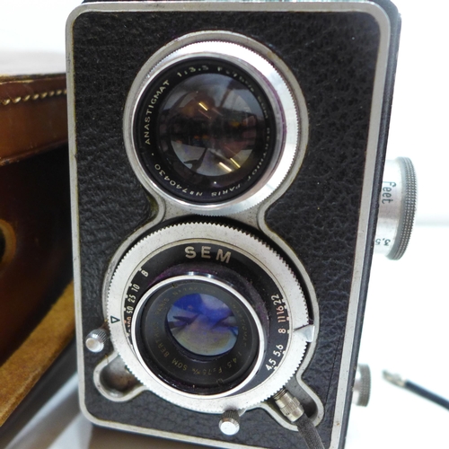 2113 - Semflex vintage box camera in case