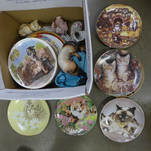 1191 - A collection of cat themed collectors plates and cat figures  **PLEASE NOTE THIS LOT IS NOT ELIGIBLE... 