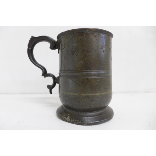 622 - A circa 1800 pewter tankard, marked Imperial 1/2 Pint, with many measures stamps, VR, WIV