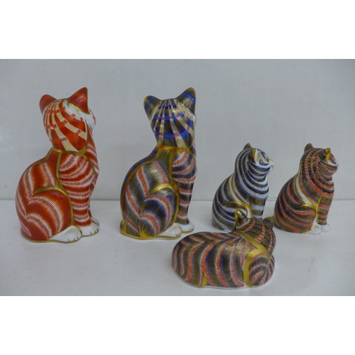 643 - Five Royal Crown Derby cat paperweights, one with gold stopper