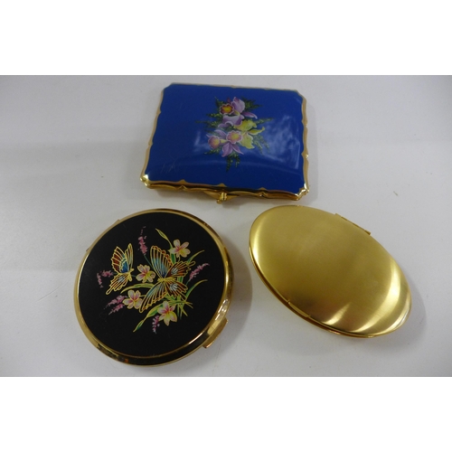 645 - A Stratton compact, a House of Commons compact and an enamelled cigarette case