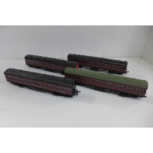 675 - Four Dapol model railway carriages