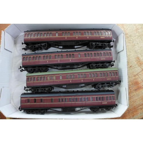 675 - Four Dapol model railway carriages