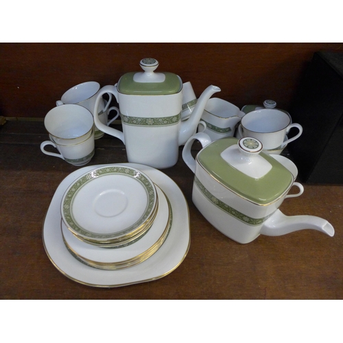 686 - Royal Doulton Rondelay tea and coffee ware