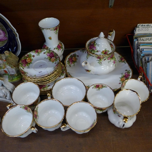 691 - A Royal Albert Old Country Roses six setting tea service (22 pieces) and a vase