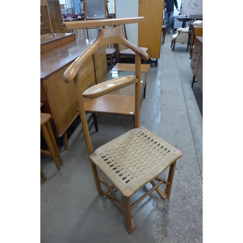 86 - A gentleman's beech valet stand/chair
