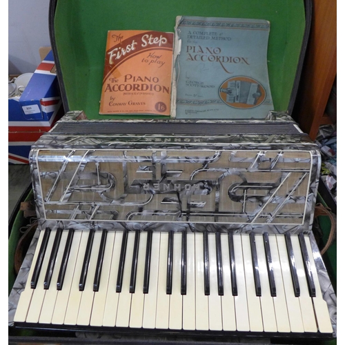 774 - A Hohner Verdi III piano accordion, cased