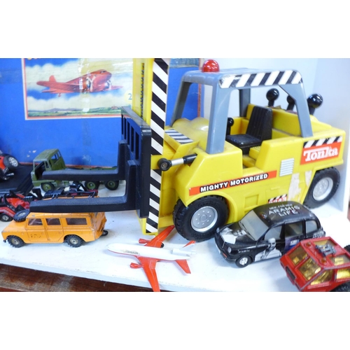 781 - A Meccano Aeroplane Constructor (boxed, contents unchecked) and a box of toy vehicles including Dink... 