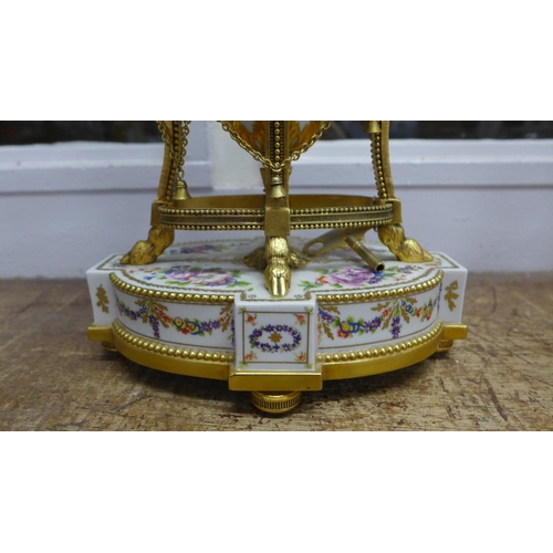 787 - A Franklin Mint for The V & A Museum, Marie-Antoinette clock, 41.5cm