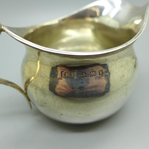 814 - A silver cream jug, Birmingham 1909, 65g