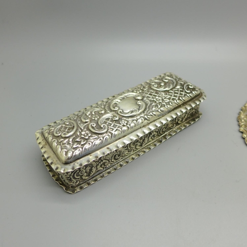 825 - An embossed silver box, Birmingham 1900, 89g, width 13.5cm, and a silver bowl, 76g