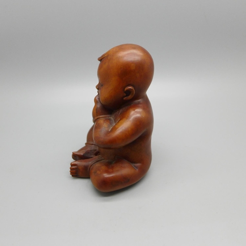 833 - A Chinese carved wooden figure of an infant, height 94mm