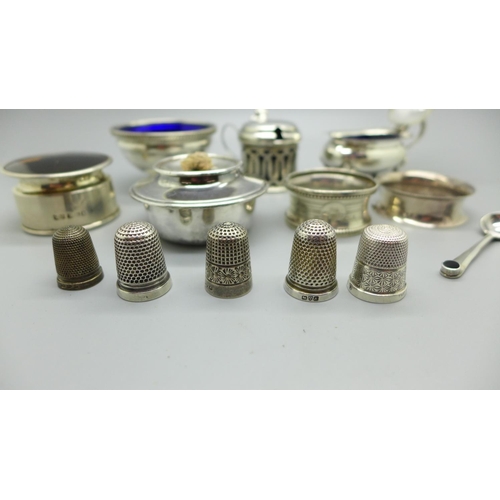 856 - Five silver thimbles including two Charles Horner, a silver salt and mustard, a silver burner, etc.,... 