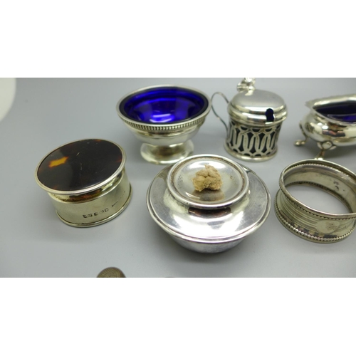 856 - Five silver thimbles including two Charles Horner, a silver salt and mustard, a silver burner, etc.,... 