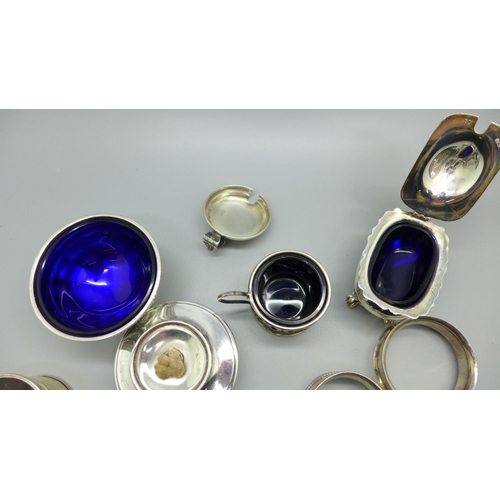 856 - Five silver thimbles including two Charles Horner, a silver salt and mustard, a silver burner, etc.,... 