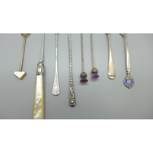 863 - Seven silver olive forks and one other silver commemorative fork, total weight 86g