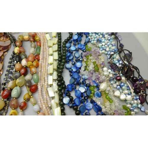 893 - Gemstone jewellery including amber and mother of pearl