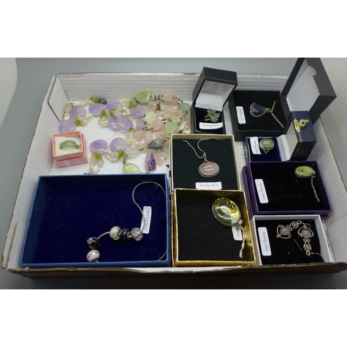 918 - A collection of gem set silver jewellery