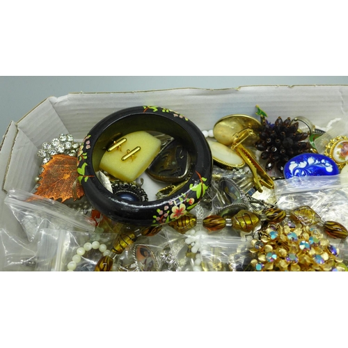 920 - Costume jewellery