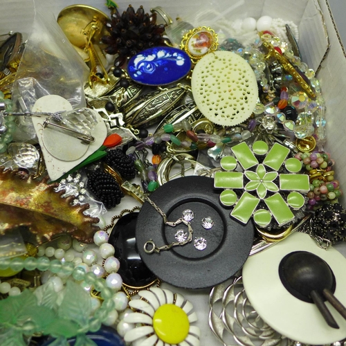 920 - Costume jewellery