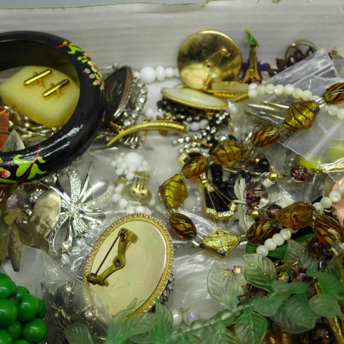 920 - Costume jewellery